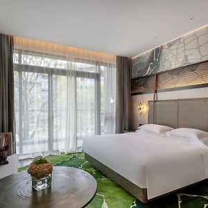 Standard King Room Garden View
